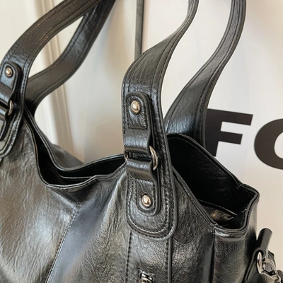 Scarlett Grace | Chic Shoulder Bag