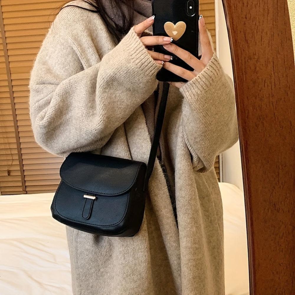 Sophia Vintage Charm | Chic Saddle Crossbody Bag