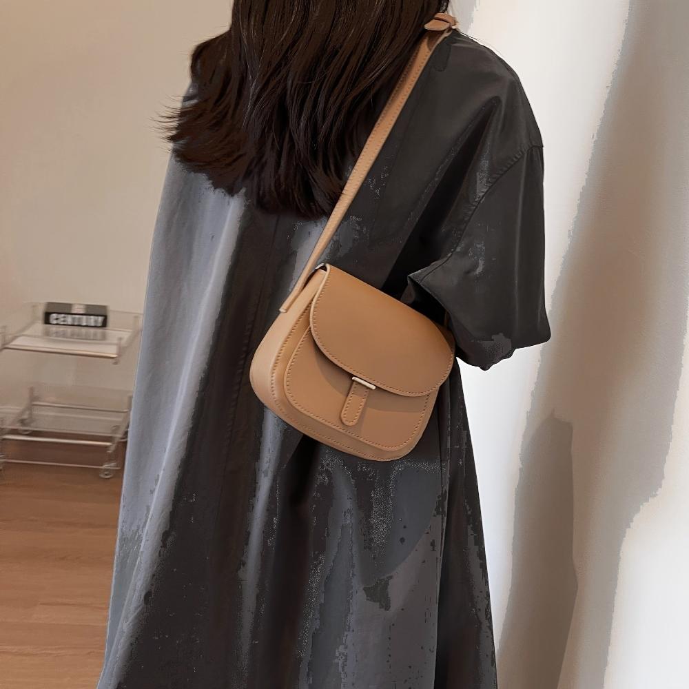 Sophia Vintage Charm | Chic Saddle Crossbody Bag