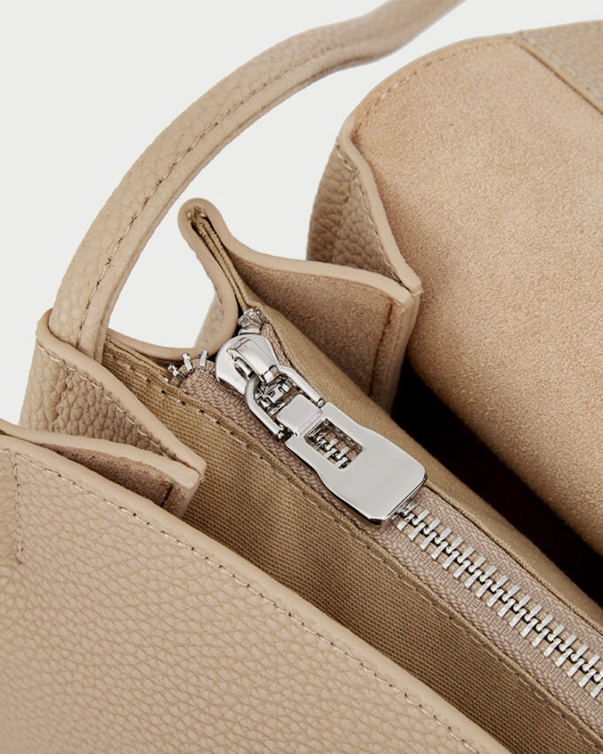 Avery Vintage Charm | Chic Handbag