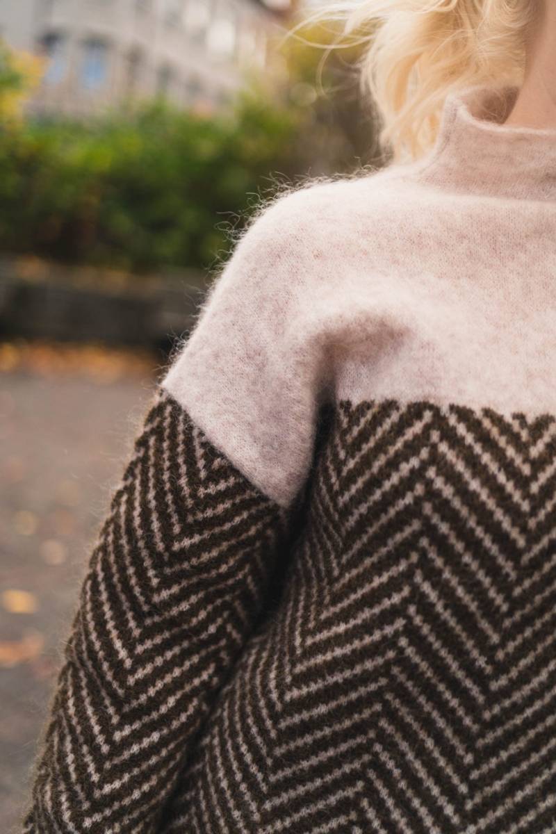 Gia | Luxury Cashmere Turtleneck Sweater